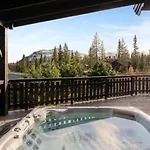 With Ski-inout And Hot Tub In Fagerasen * Trysil
