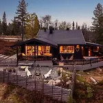 With Ski-inout And Hot Tub In Fagerasen Holiday home Trysil