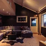 بيت للعطل With Ski-inout And Hot Tub In Fagerasen تريسيل