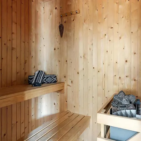 With Ski-inout And Hot Tub In Fagerasen Semesterbostad